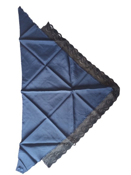 Châle bleu marine avec dentelle